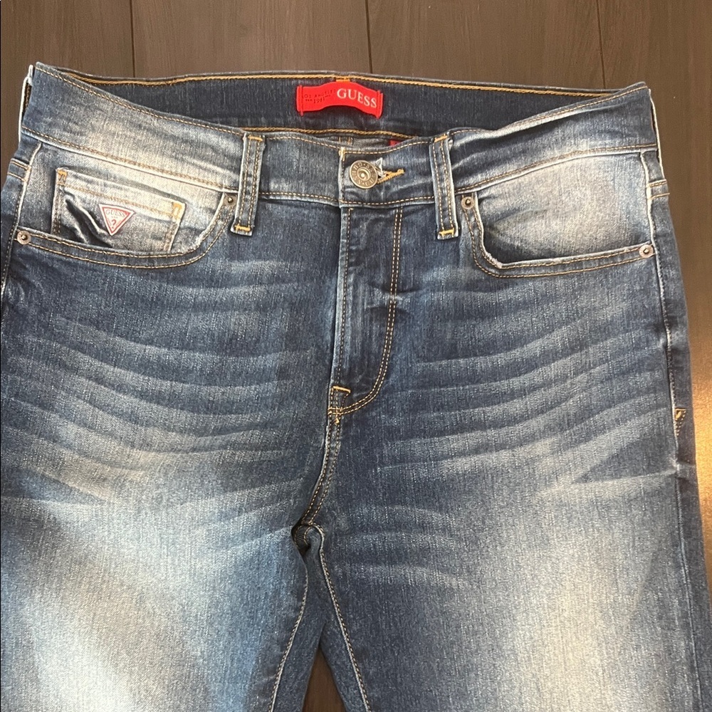 Guess Men's 33 x 30 Classic Blue Straight Jeans Like New - Picture 6 of 9